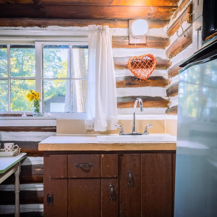Sleepy Susan Cabin