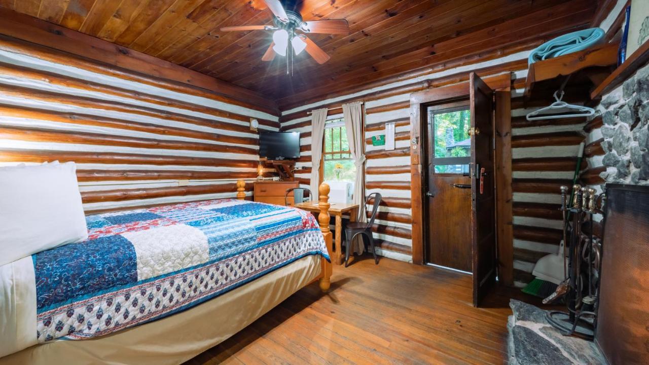 Sleepy Susan Cabin