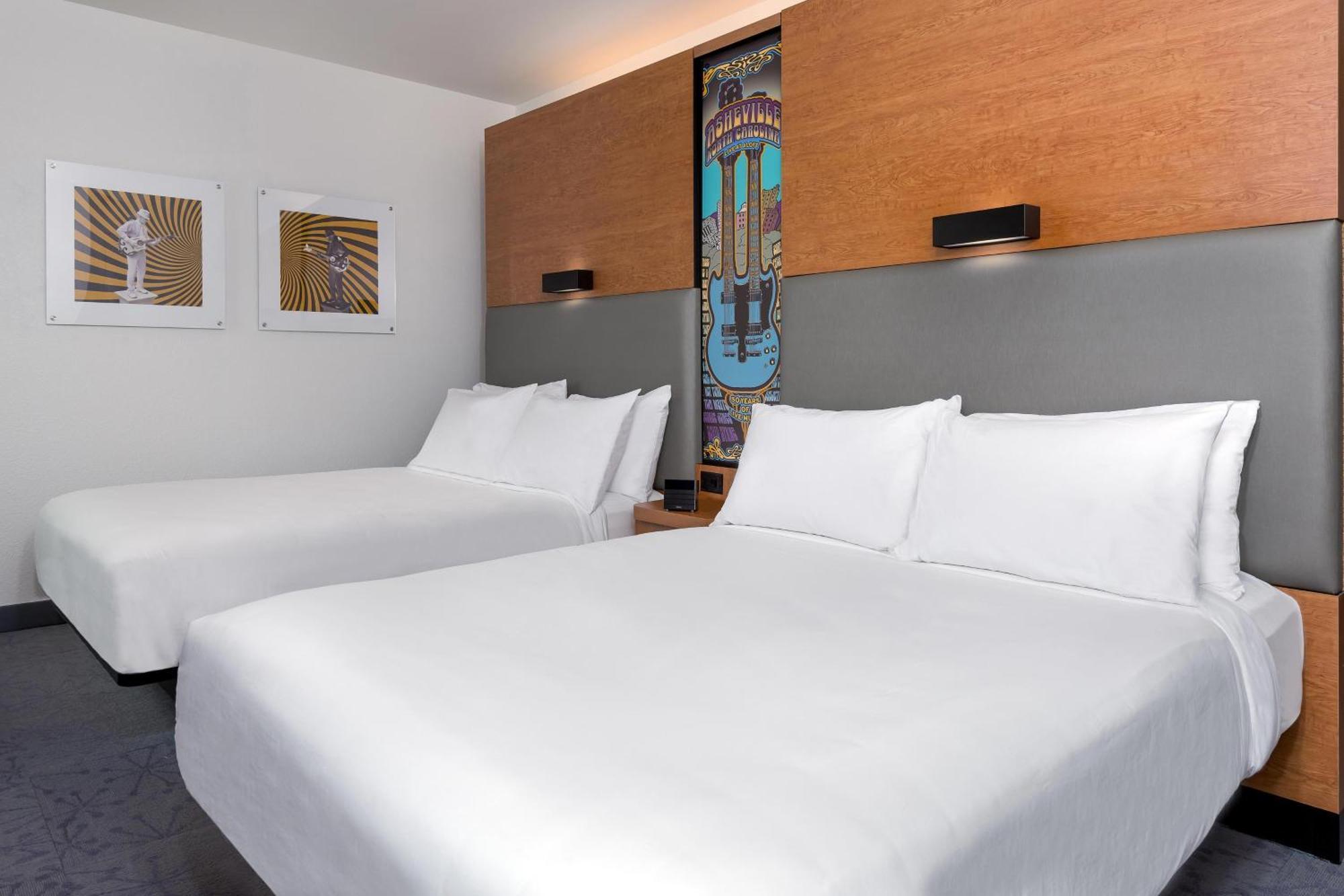Queen Room with Two Queen Beds, Mountain view,1651182026:JPEG