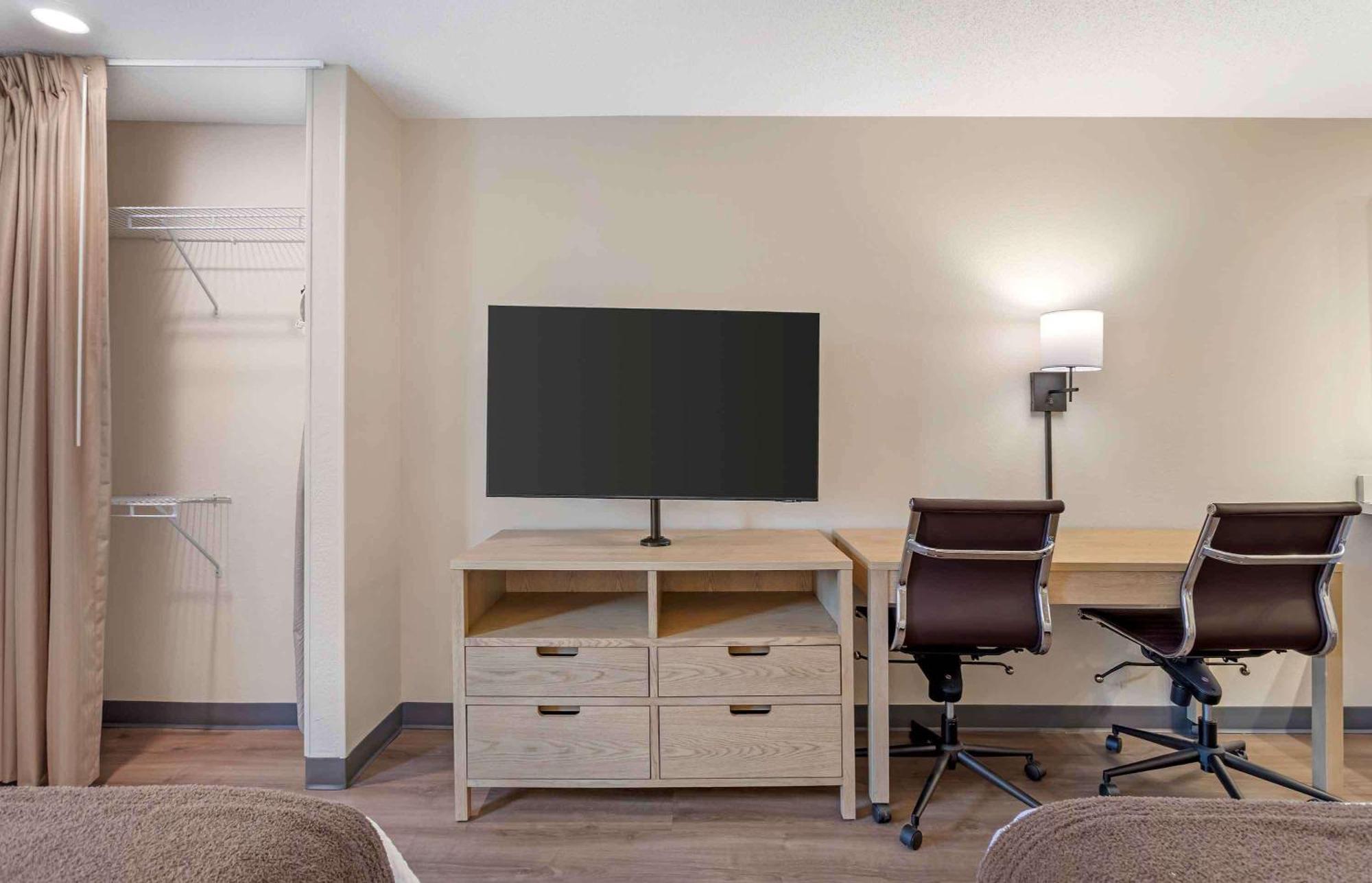 Studio with 2 Queen Beds - Non-Smoking