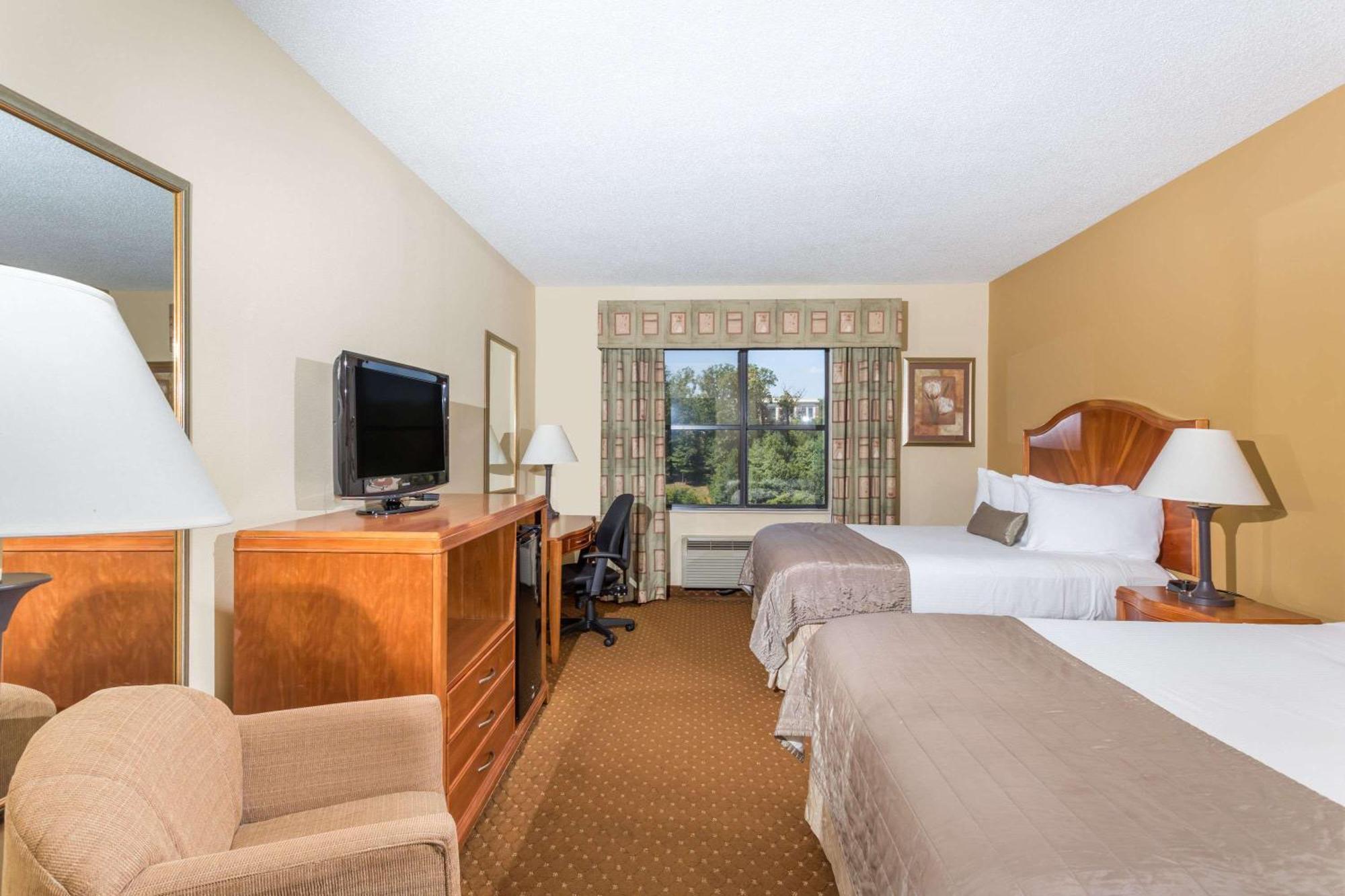 Queen Room with Two Queen Beds- Non-Smoking