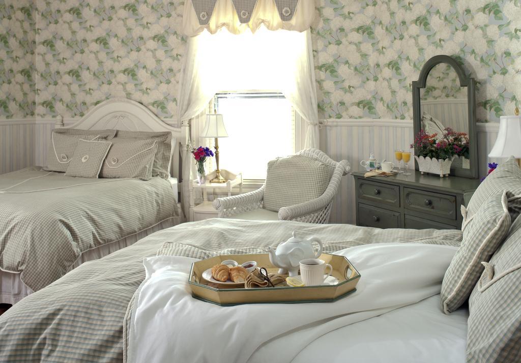 Deluxe Queen Room with Two Queen Beds