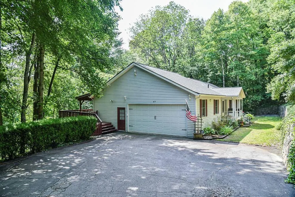 Game Room, Hot Tub, Just 7 Miles To Downtown Asheville!-1