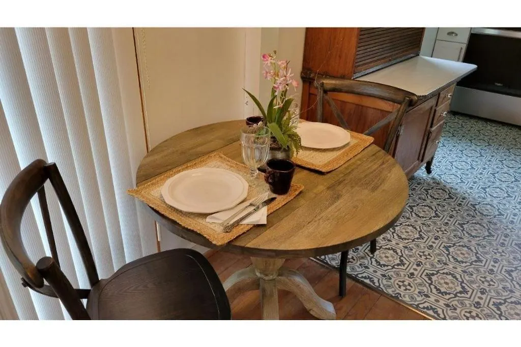 The Wisp, A Quaint Farm Cottage, Conveniently Located Between Downtown Asheville And Black Mountain-1
