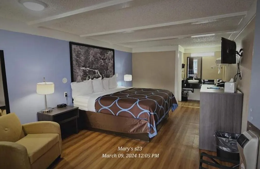 Super 8 By Wyndham Asheville/Biltmore-1