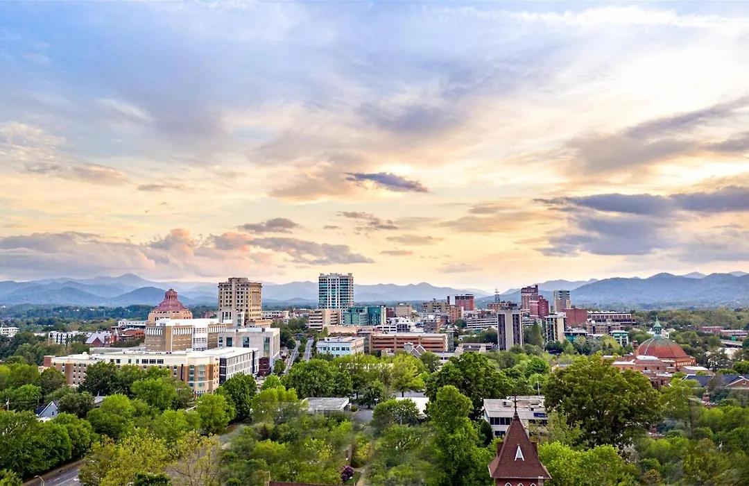 Endless Sunset Retreat: Luxury Downtown Condo with Mountain Views-1