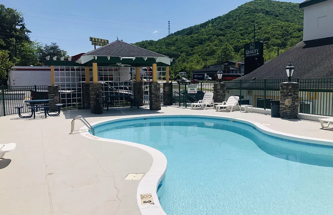Quality Inn & Suites Biltmore East-1