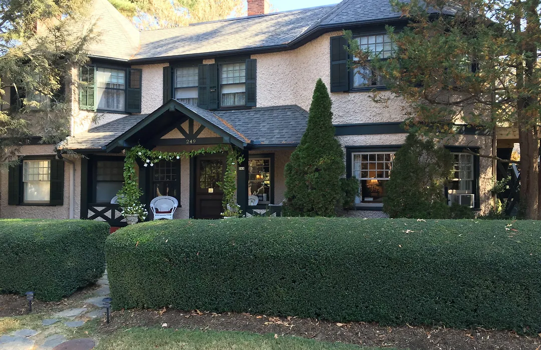 Pinecrest Bed & Breakfast-1