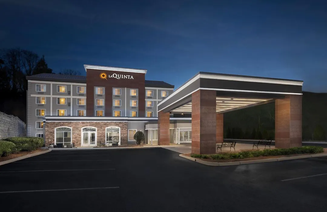 La Quinta Inn & Suites By Wyndham Downtown Asheville-1