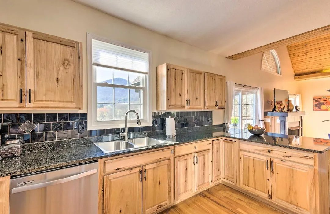 Asheville Retreat With Game Room And Mountain Views!-1