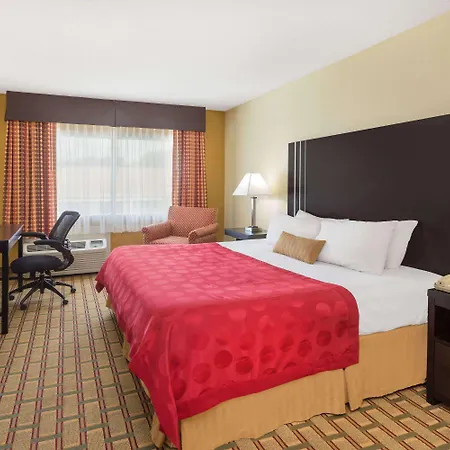 Ramada By Wyndham Asheville Southeast-3