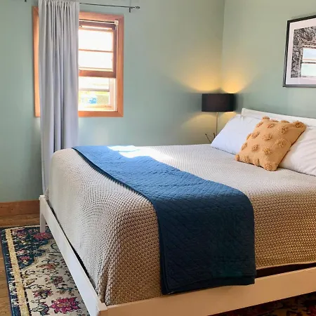 Chestnut Hill Retreat-Spacious-3 Miles To Downtown-2