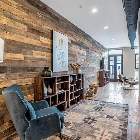 Unbelievable Downtown Condo-3