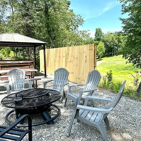 Just Built! Pond, Kayaks, Hot Tub,Fire Pit,Grill…-3