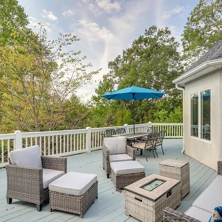 Secluded Retreat With Hot Tub And Game Room!-3