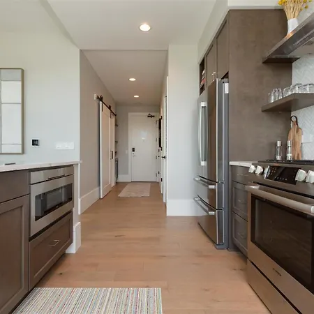 Arras Vacation Rentals: Luxury Downtown Condo with Pack Square Views-2