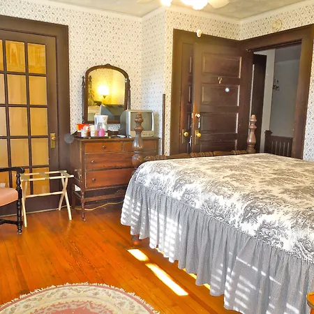 Oakland Cottage Bed And Breakfast-3