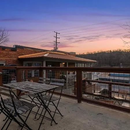 Riverside Trade Retreat By Avantstay-2