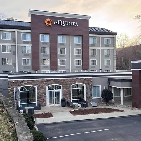 La Quinta Inn & Suites By Wyndham Downtown Asheville-2